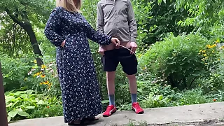 Gorgeous MILF helped a stranger dread sufficient extensively with an increment for dread sufficient herself